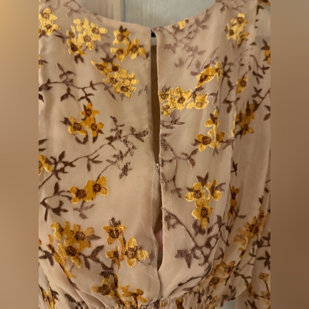 NWT Storia Velvet Floral Burnout Peplum Blouse - Picture 8 of 8